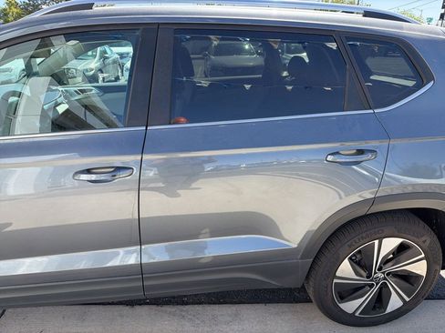 Used 2025 Volkswagen Taos SE AWD/4WD image 5