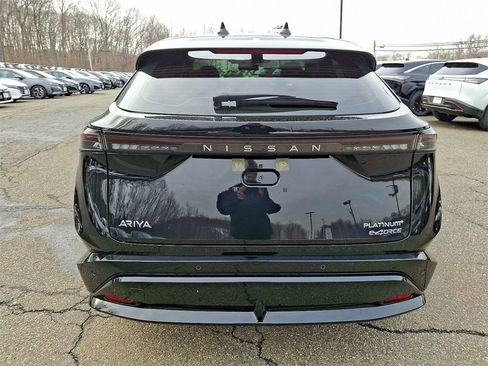Used 2024 Nissan Ariya AWD image 6