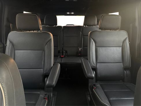 Used 2023 Chevrolet Suburban Premier RWD image 15