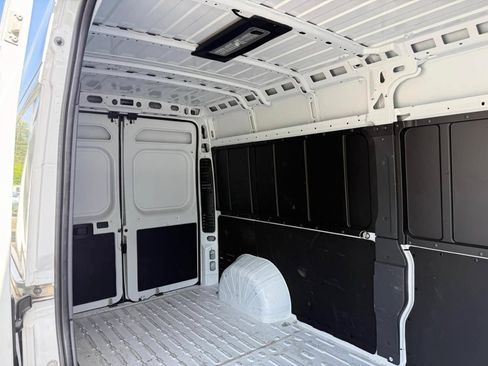 Used 2026 RAM ProMaster 2500 w/ Convenience Group FWD image 24