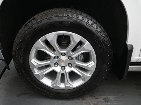 Used 2025 Chevrolet Silverado 1500 LTZ w/ LTZ Premium Package AWD/4WD image 11