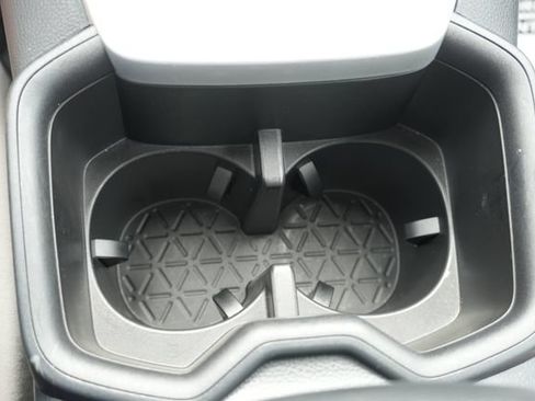 Used 2025 Toyota RAV4 XLE FWD image 37