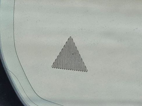 Used 2025 Mercedes-Benz GLC 300 4MATIC image 8