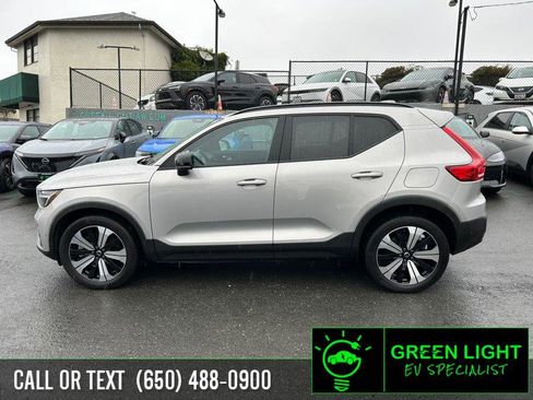 Used 2023 Volvo XC40 Recharge Plus image 8