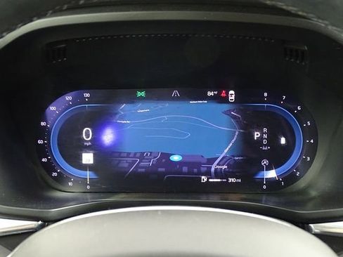 Used 2023 Volvo XC60 B5 Plus image 38