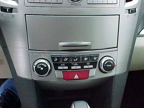 Used 2010 Subaru Legacy 2.5i Premium image 23