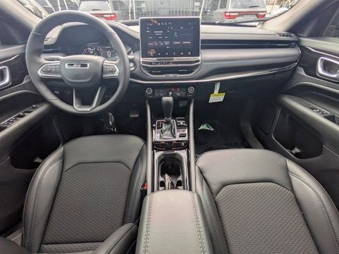 New 2026 Jeep Compass Latitude image 13