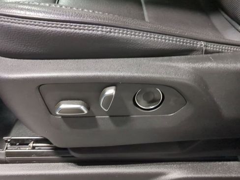 Used 2024 GMC Yukon XL Denali w/ Advanced Technology Package image 17