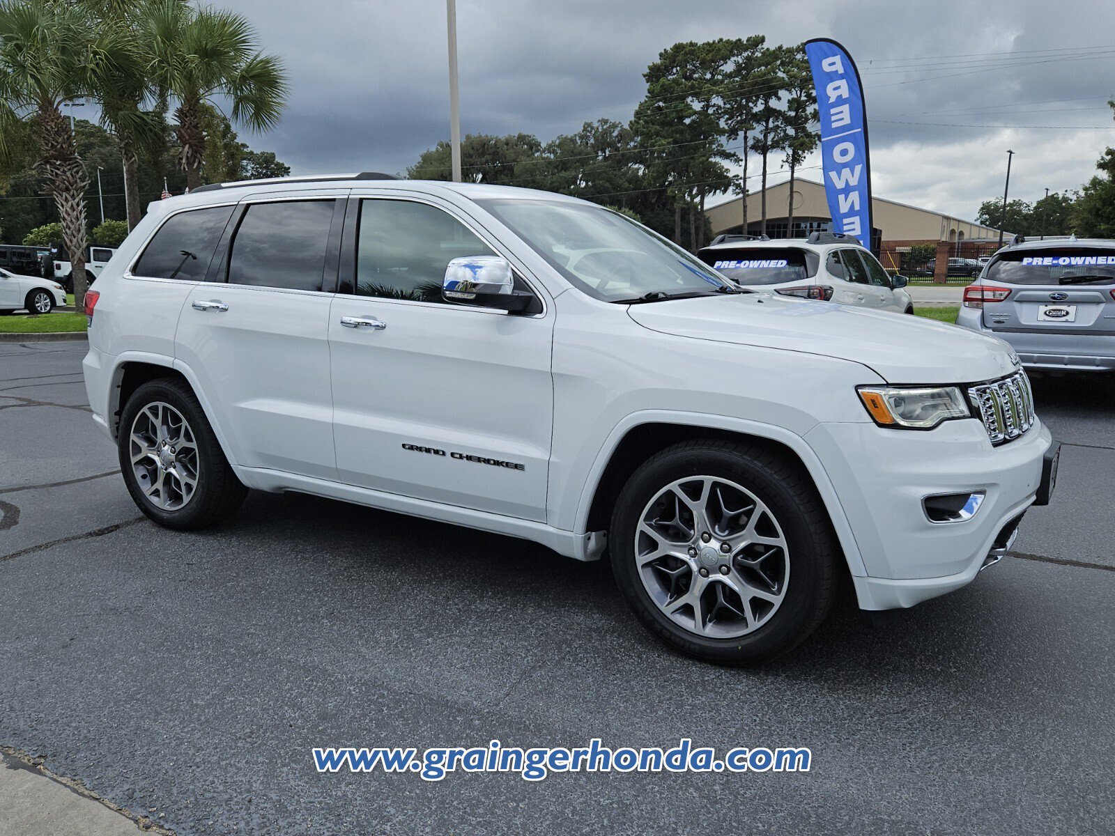 Used 2020 Jeep Grand Cherokee Overland AWD/4WD image 7