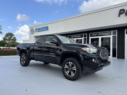 Used 2019 Toyota Tacoma TRD Sport AWD/4WD image 22