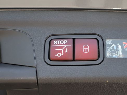 Certified 2025 Mercedes-Benz GLE 350 4MATIC image 18