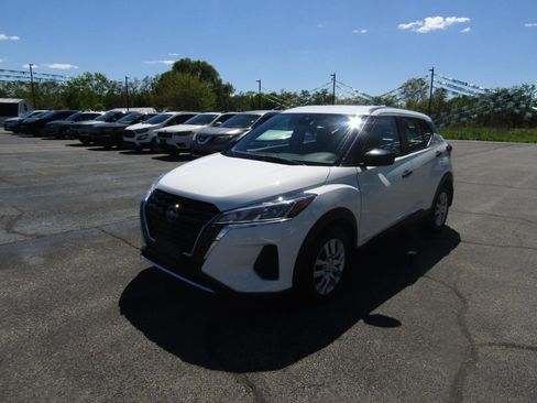 Used 2024 Nissan Kicks S FWD image 3