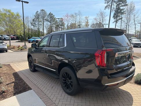 Used 2023 GMC Yukon SLT w/ SLT Luxury Package image 5
