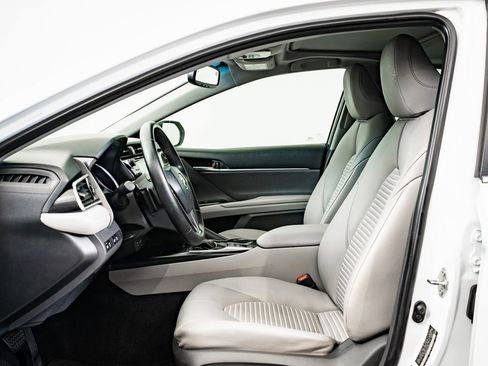 Used 2018 Toyota Camry SE image 22