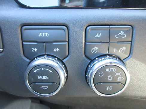 New 2026 GMC Sierra 1500 SLT image 18