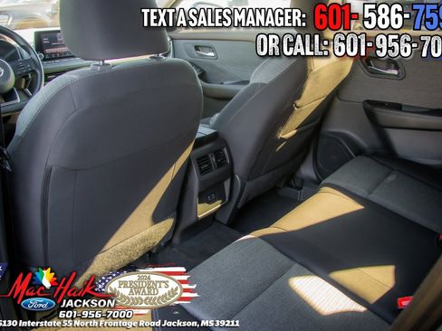 Used 2023 Nissan Rogue SV image 11