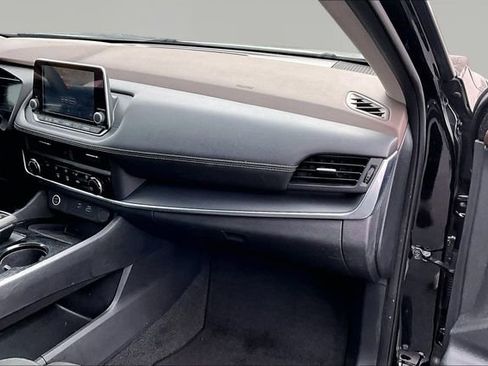 Used 2023 Nissan Rogue S image 18