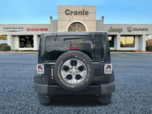 Used 2018 Jeep Wrangler Sahara w/ Connectivity Group AWD/4WD image 4