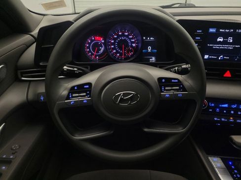 Used 2022 Hyundai Elantra SEL w/ Preferred Accessory Package FWD image 22