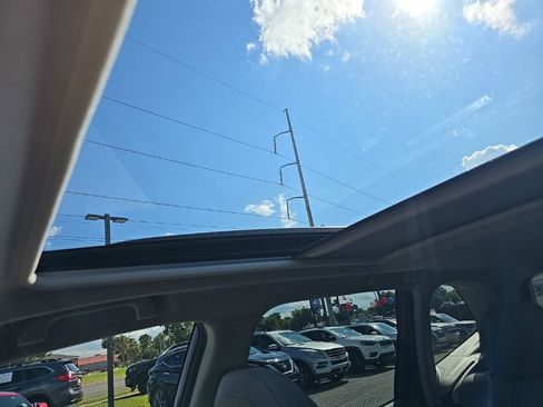 Used 2023 Subaru Forester Limited image 41