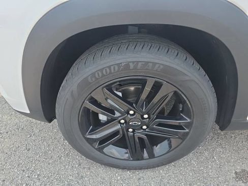 Used 2024 Chevrolet Trax ACTIV FWD image 9