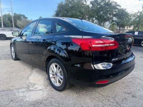 Used 2016 Ford Focus SE w/ SE Power Seat Package FWD image 3