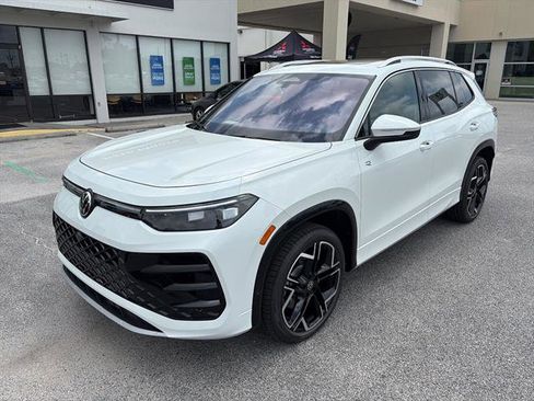 New 2026 Volkswagen Tiguan SEL R-Line AWD/4WD image 2