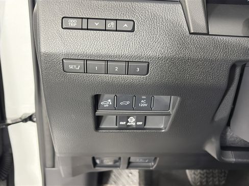 Used 2025 Lexus GX 550 image 27