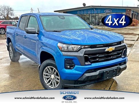 Used 2024 Chevrolet Colorado LT w/ LT Convenience Package image 1