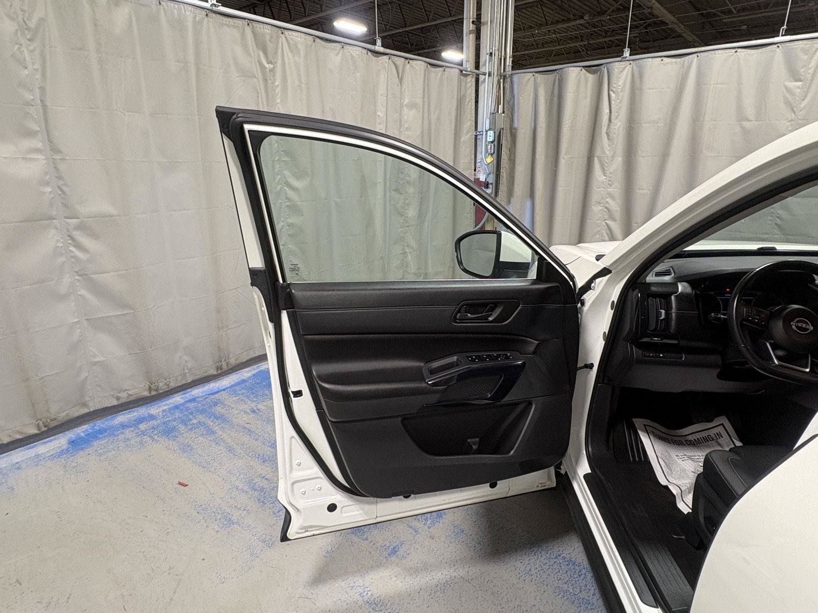 Used 2024 Nissan Pathfinder SV AWD/4WD image 26