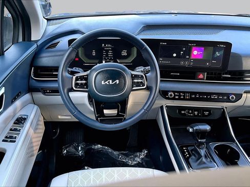 Used 2026 Kia Carnival EX FWD image 6