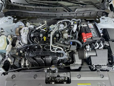 Used 2024 Nissan Altima 2.5 SV image 7