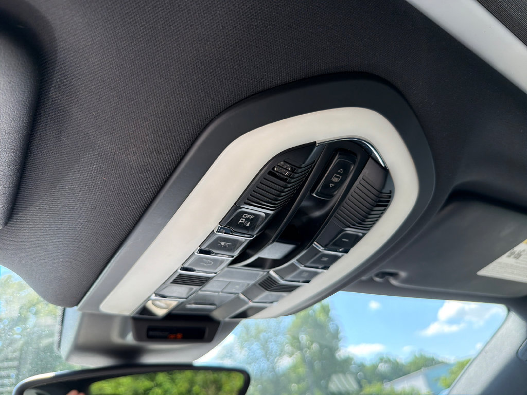 Used 2018 Porsche Macan AWD/4WD image 31