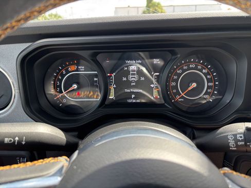 Used 2025 Jeep Wrangler Sahara image 40