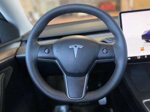 Used 2023 Tesla Model Y Performance image 19