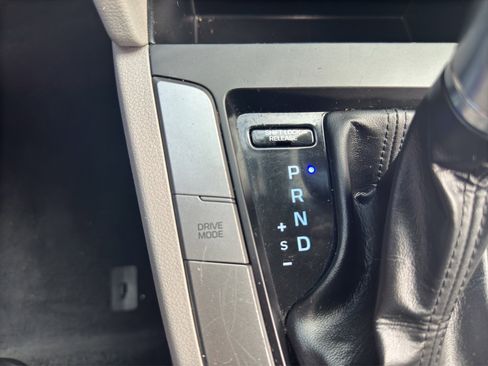 Used 2020 Hyundai Elantra SE image 31