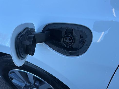 Used 2022 Chrysler Pacifica Touring-L image 4