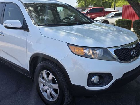 Used 2013 Kia Sorento LX w/ Convenience Pkg FWD image 3