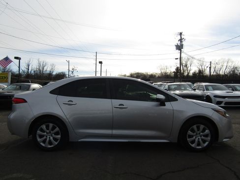 Used 2022 Toyota Corolla LE image 8