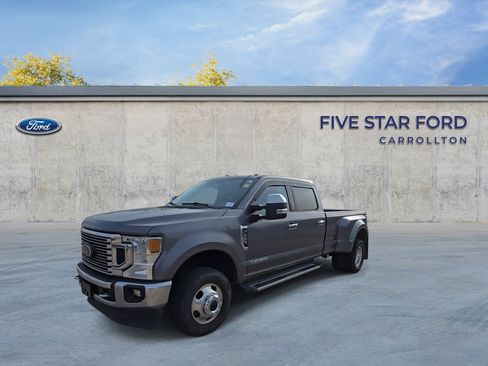 Used 2022 Ford F350 XLT w/ XLT Premium Package image 4