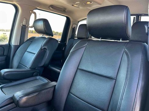 Used 2014 Nissan Titan SL image 14