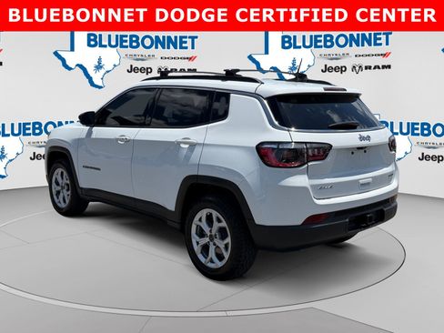 Used 2025 Jeep Compass Latitude AWD/4WD image 7