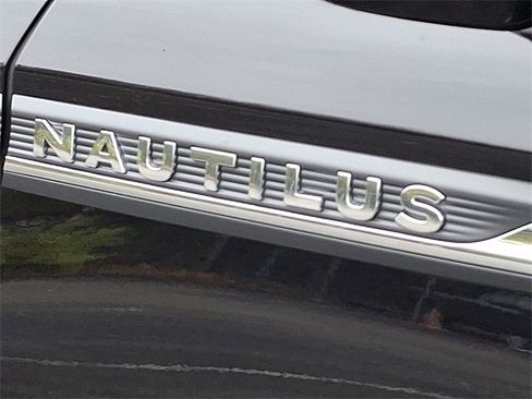 Certified 2023 Lincoln Nautilus Reserve image 32