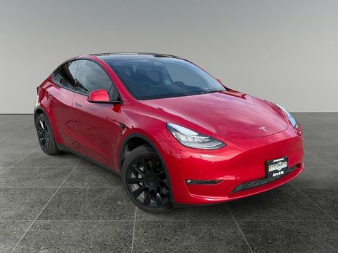 Used 2021 Tesla Model Y Long Range image 8