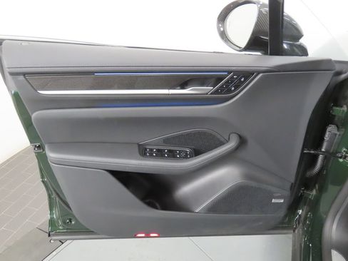 Certified 2025 Porsche Macan 4S Electric AWD/4WD image 37