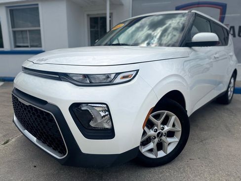 Used 2022 Kia Soul LX w/ Technology Package FWD image 4