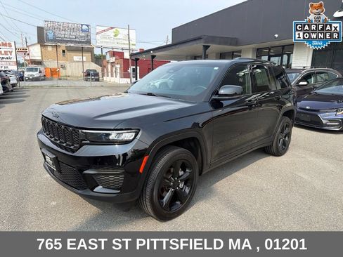 Used 2024 Jeep Grand Cherokee Altitude AWD/4WD image 3