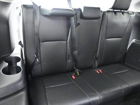 Used 2024 Toyota Highlander XLE FWD image 26