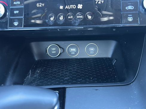 Used 2025 Genesis G70 2.5T image 22