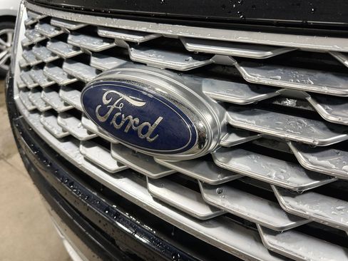 Used 2018 Ford Explorer Platinum AWD/4WD image 16